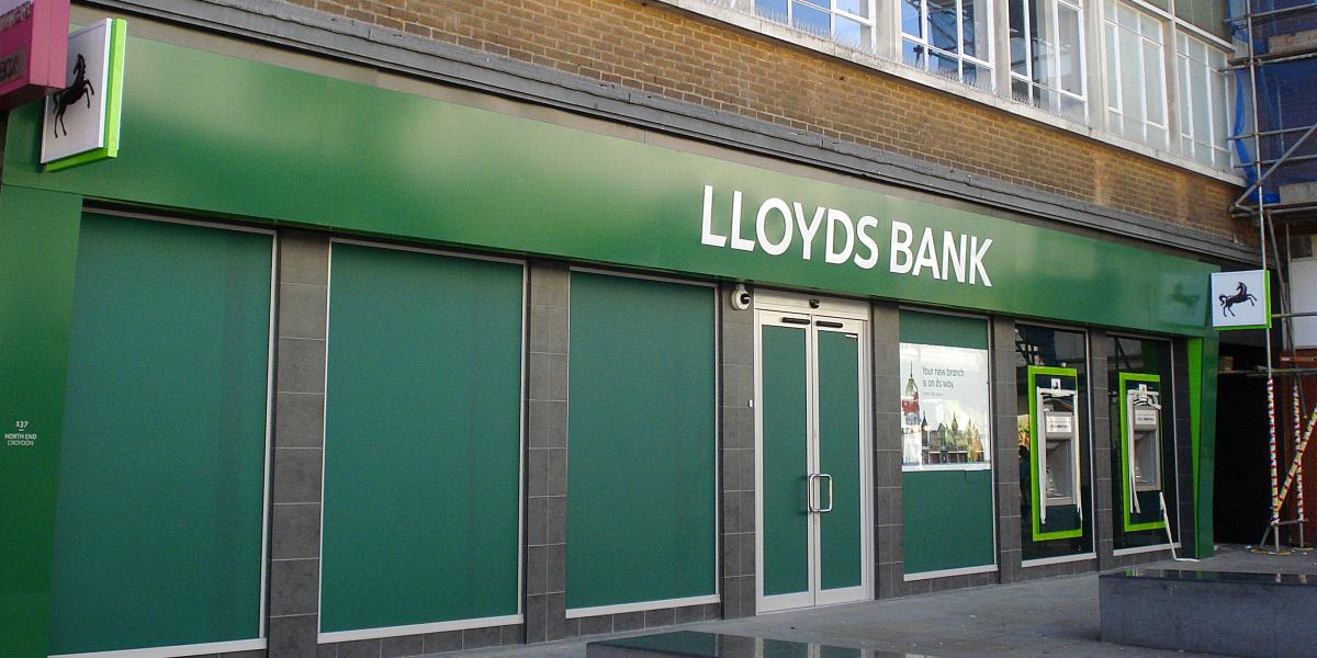 Banc Lloyds.  Kake (drwy Flickr)