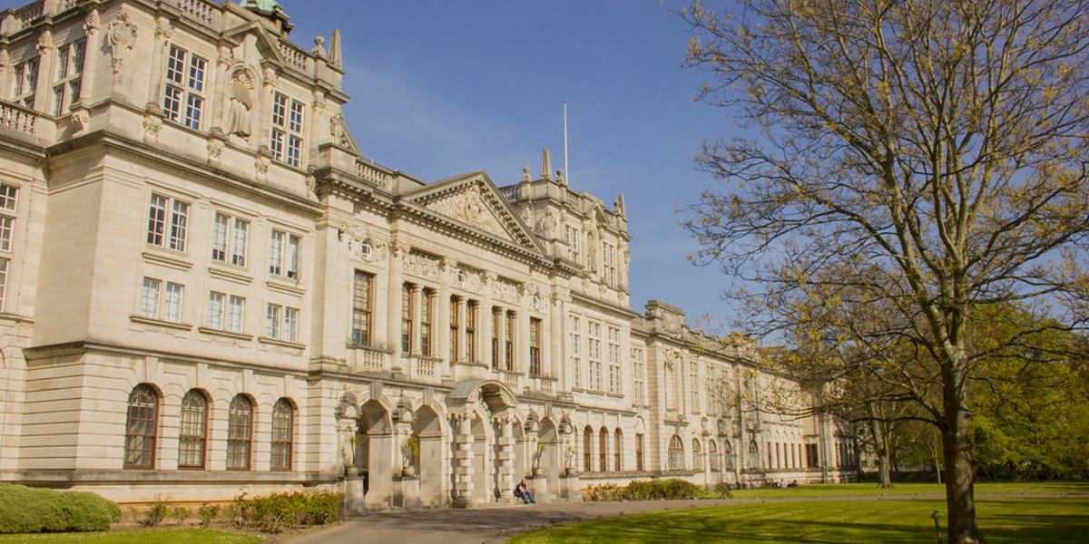 Prifysgol Caerdydd