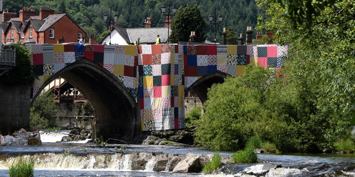 Pont Llangollen wedi ei gorchuddio 