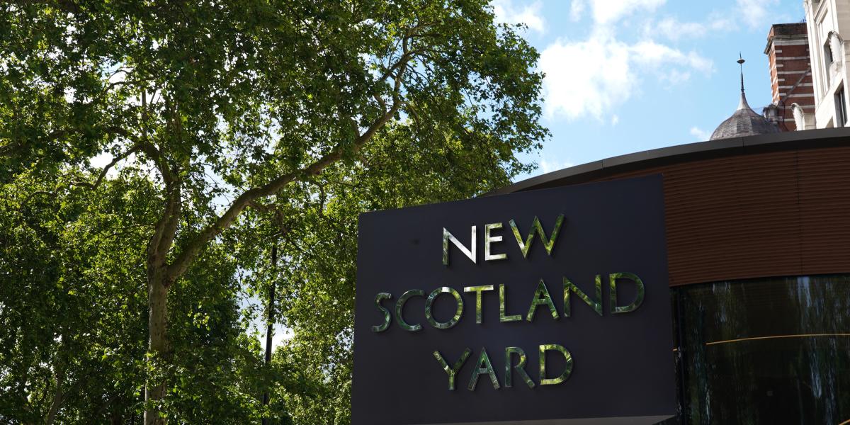 New Scotland Yard / Heddlu'r Met / Llundain