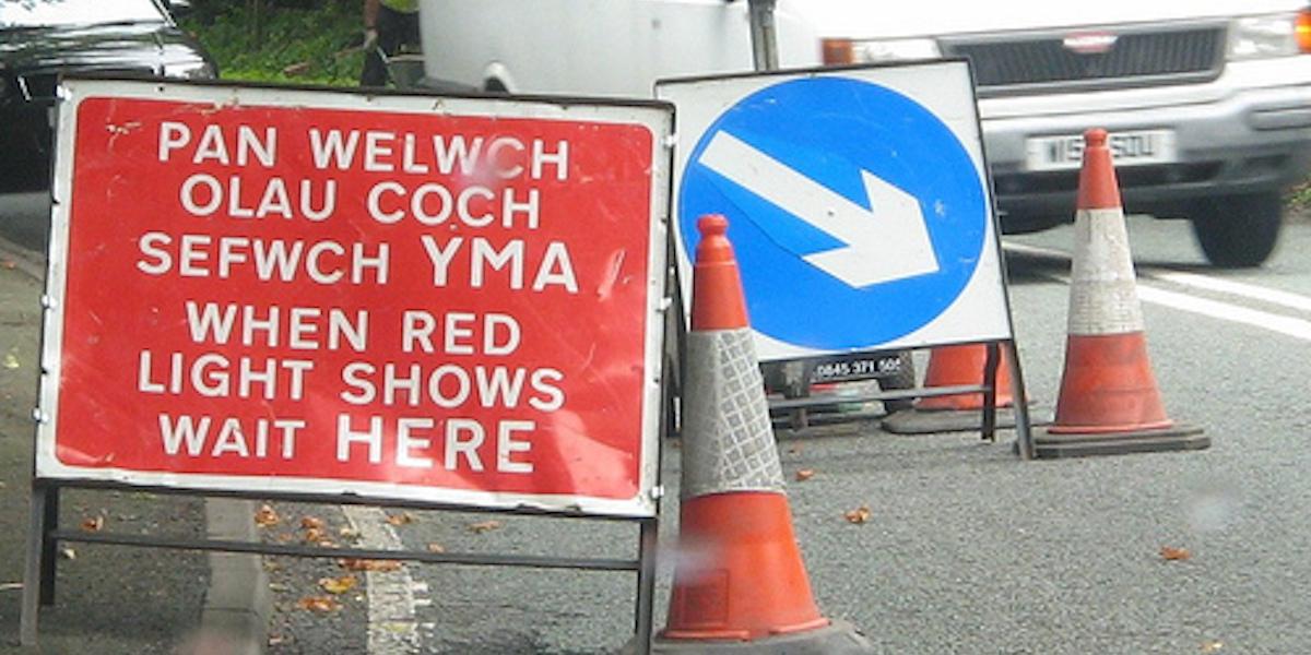 Gwaith ffyrdd