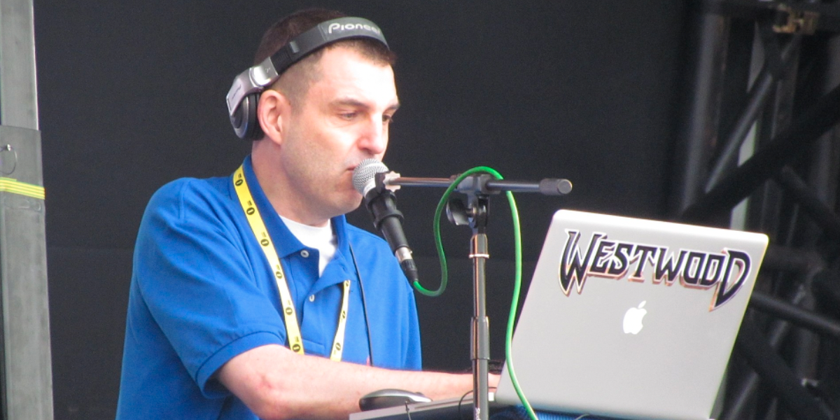 Y DJ Tim Westwood. Llun: WiciCommons