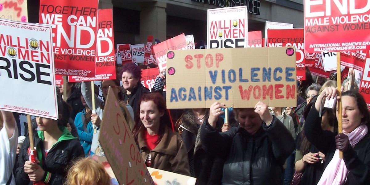 Protest yn erbyn trais yn erbyn menywod