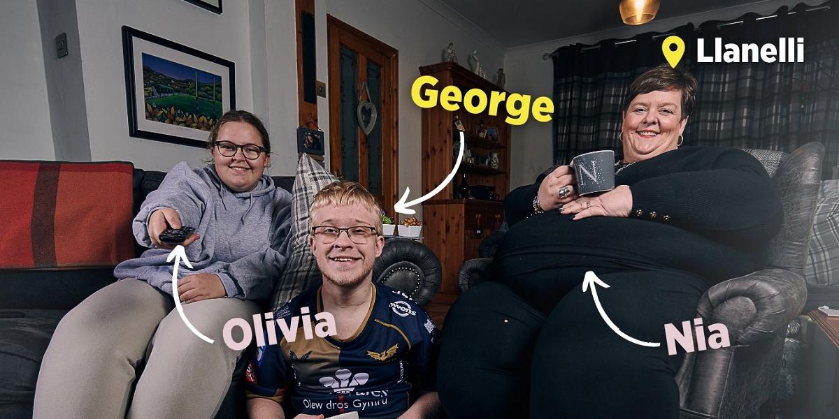 Nia, George ac Olivia ar Gogglebocs Cymru