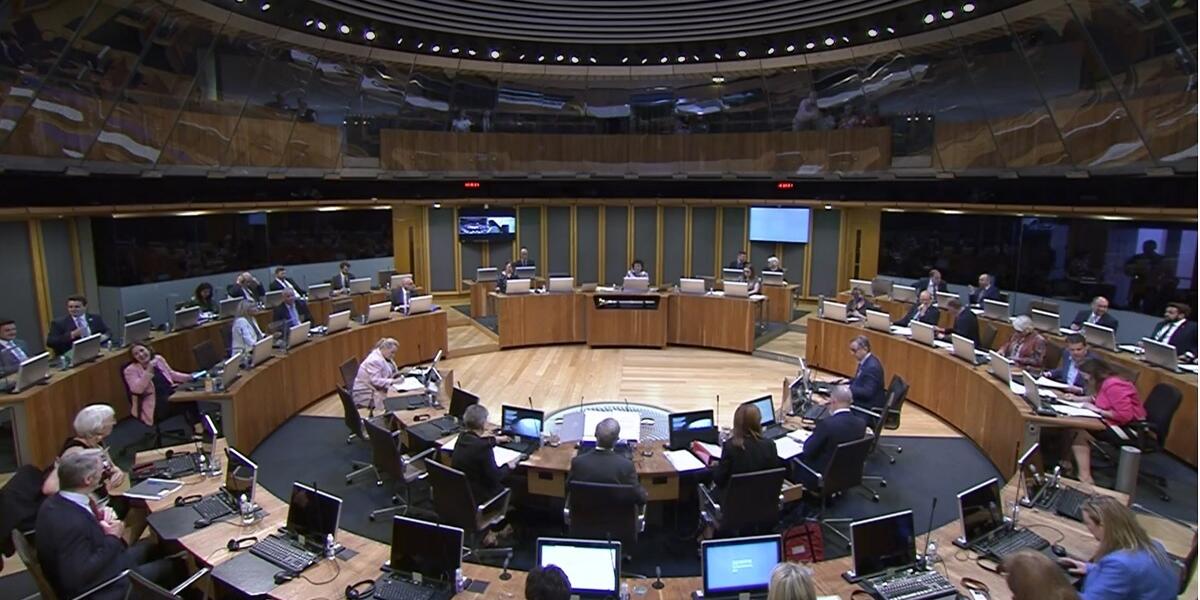 Siambr y Senedd