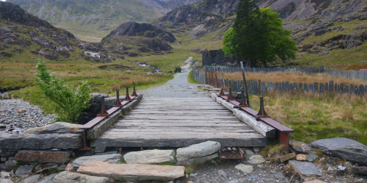 Llwybr Watkin tuag at Nant Gwynant