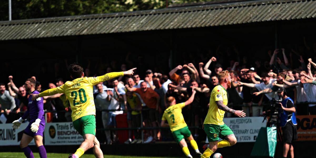 Caernarfon Town / FAW Photography