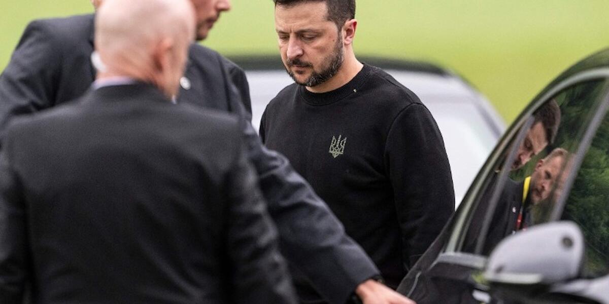 Zelensky yn cyrraedd Y Swistir ar gyfer trafodaethau heddwch