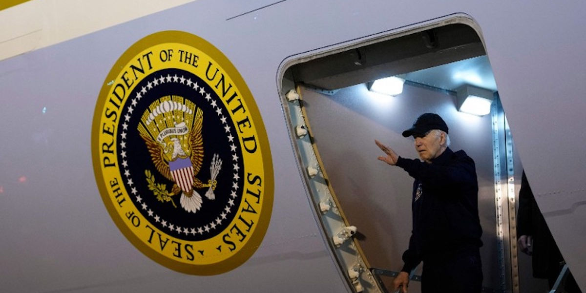 Biden yn cyrraedd Delaware