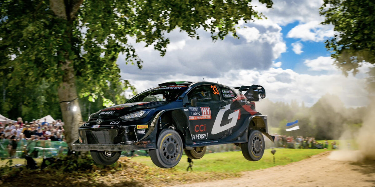 Elfyn Evans yn Rali Latfia
