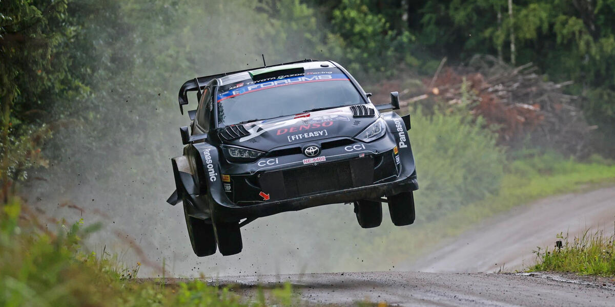 Elfyn Evans yn Rali Ffindir