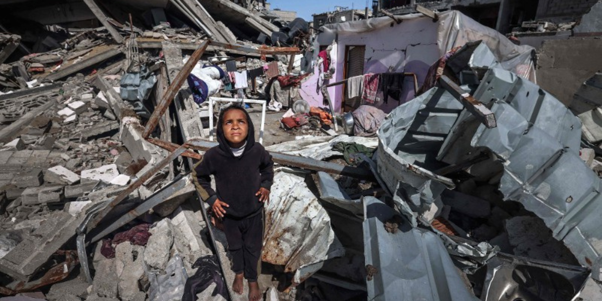 Merch fach yn Rafah, Gaza