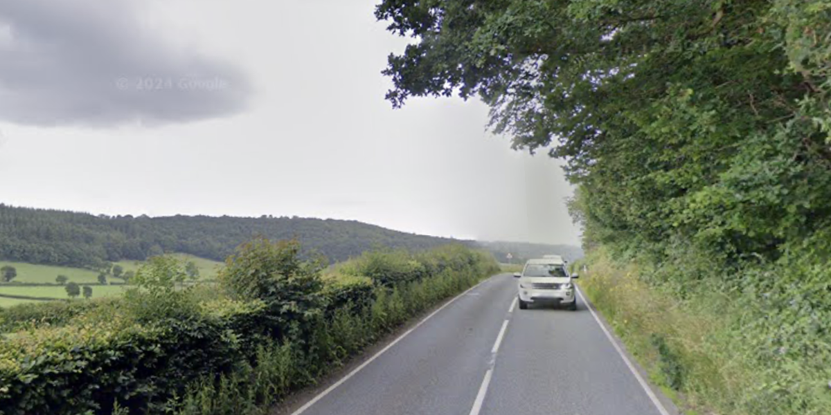 Yr A485 rhwng Llanbedr Pont Steffan a Llangybi