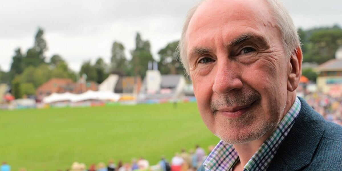 Yr Athro Glyn Hewinson