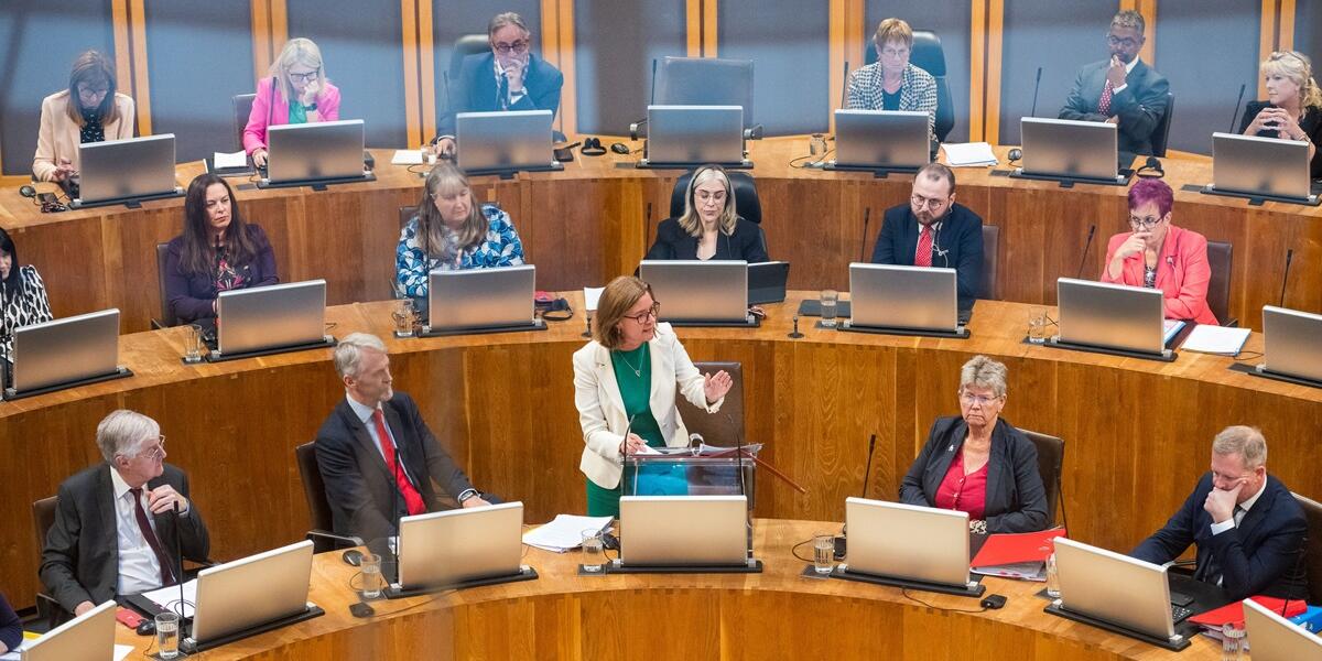 Aelodau o'r Senedd