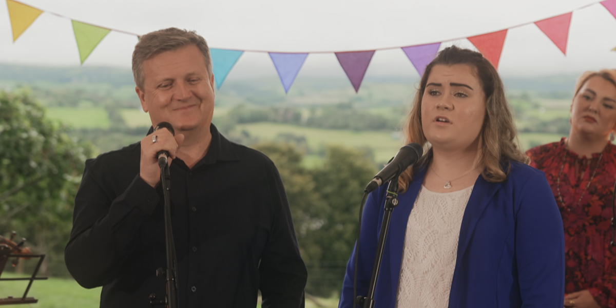 Aled Jones ac Efa Dafydd