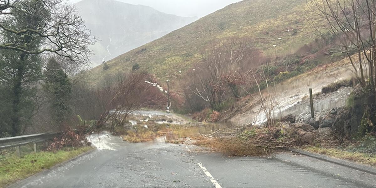 Cyflwr y fordd fore dydd Sadwrn diwethaf (Llun: Martin Jones)