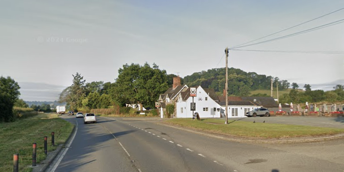 A483 ger y Trallwng