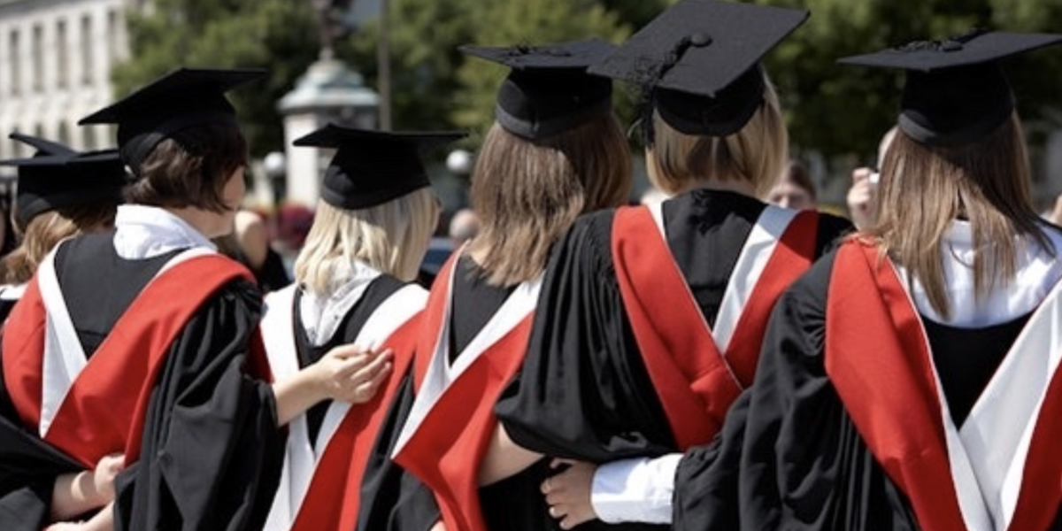 Graddio Caerdydd