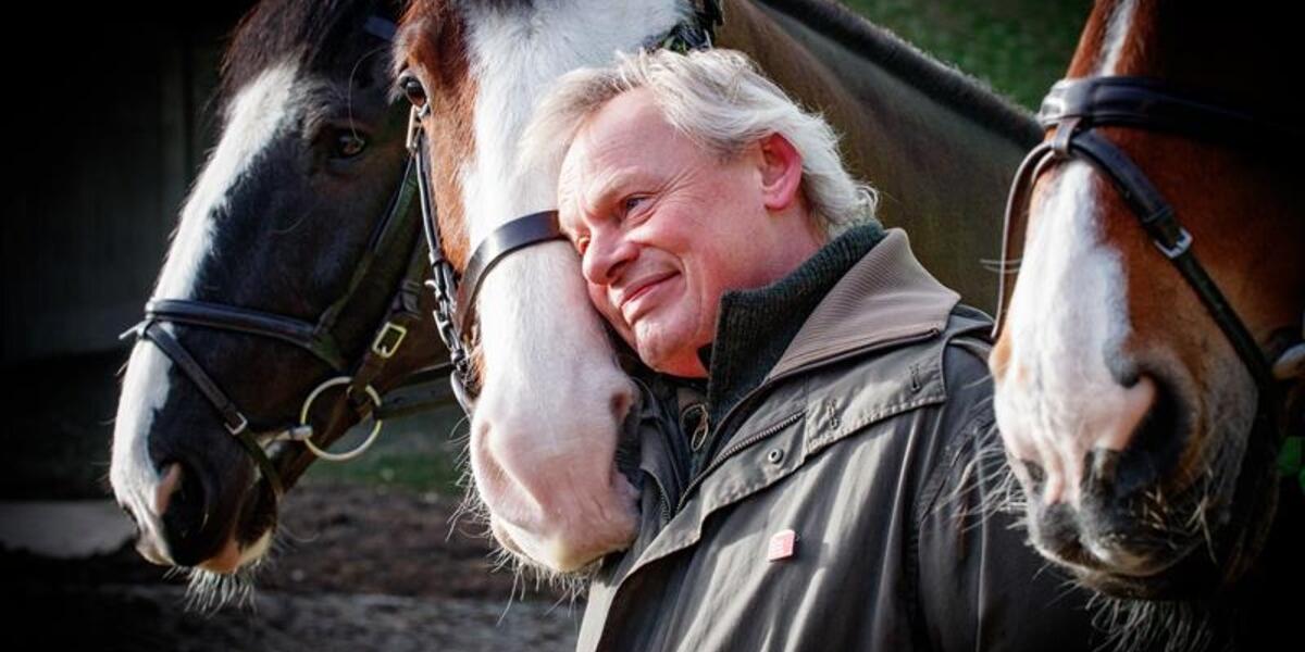 Martin Clunes