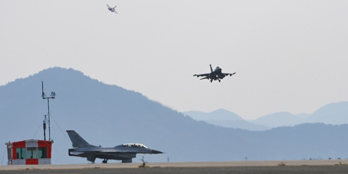 Awyrennau Air Force KF-16 