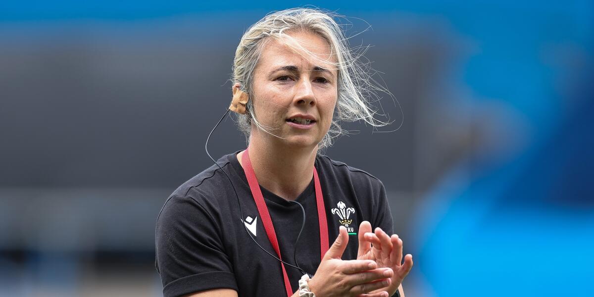 Elinor Snowsill (Huw Evans)