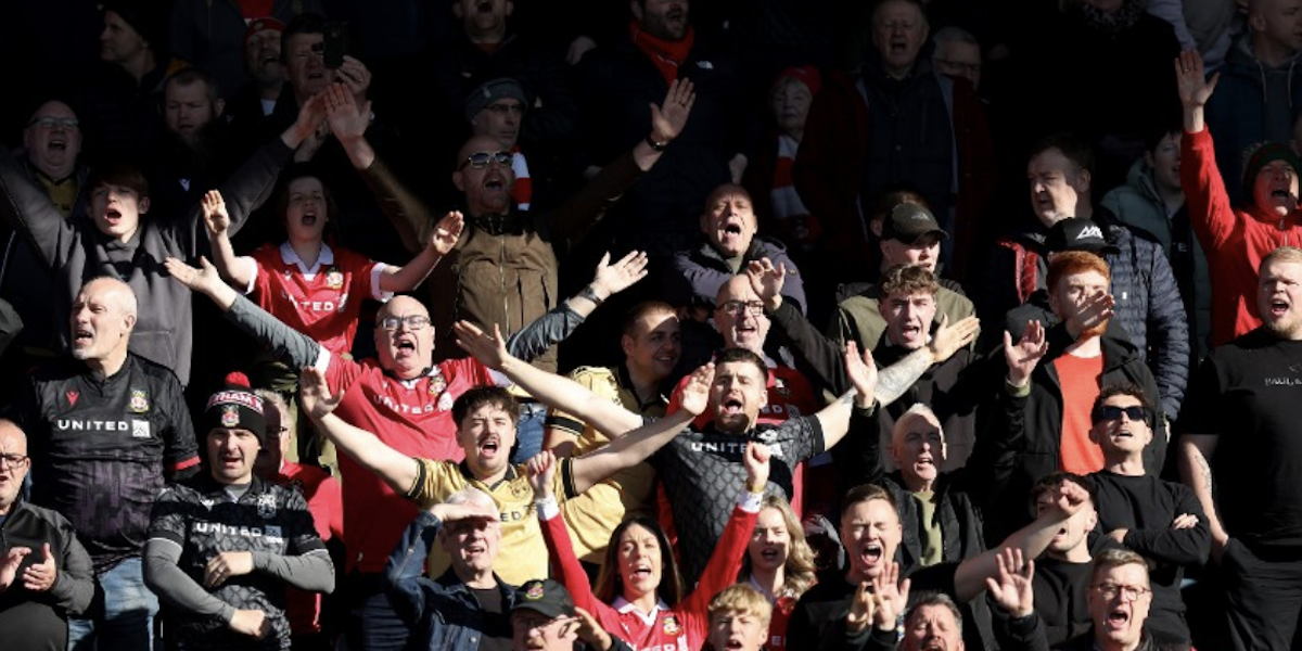 Cefnogwyr Wrecsam yn erbyn Wycombe Wanderers