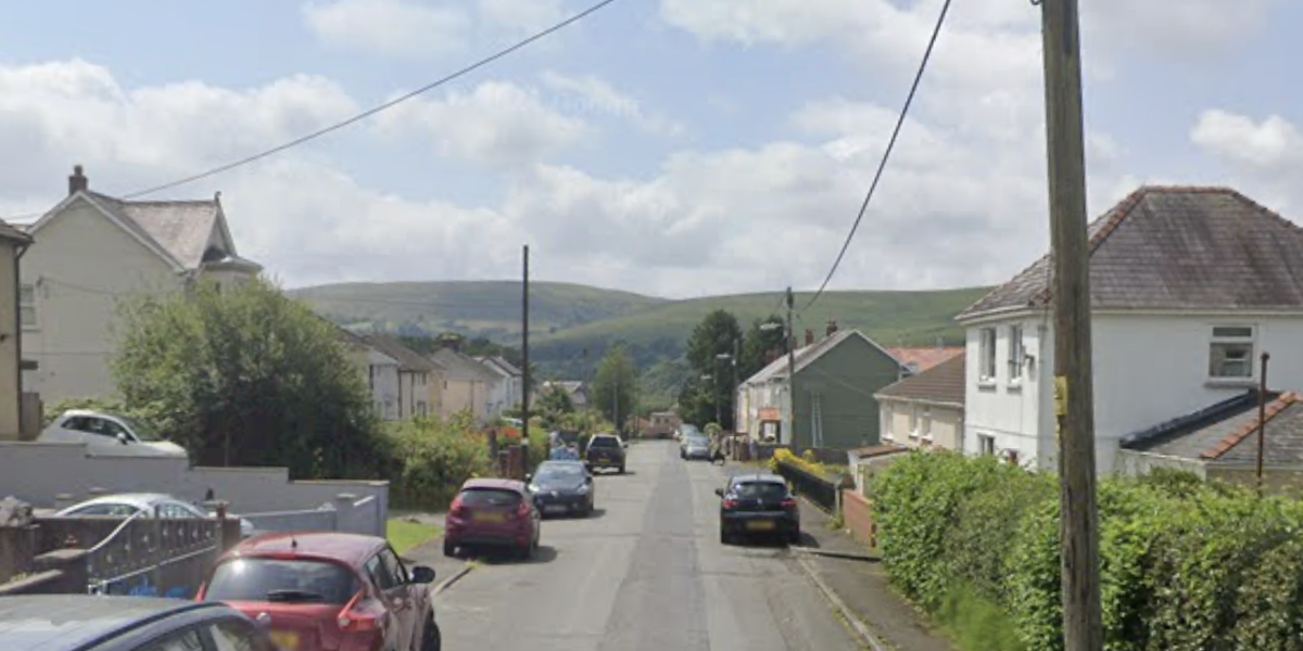 Ffordd Abernant, Cwm-gors