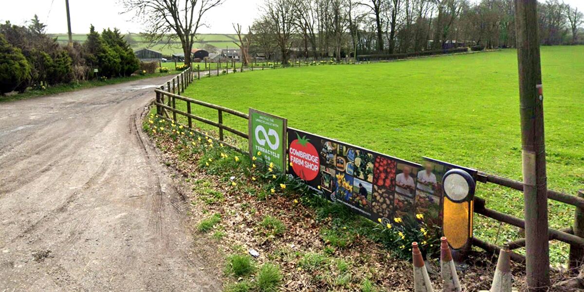 Siop Fferm y Bont-faen ar Fferm Marlborough Grange