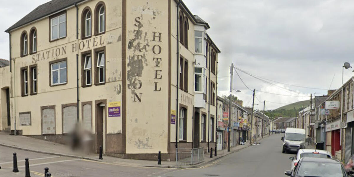 Heol Caerau, Caerau