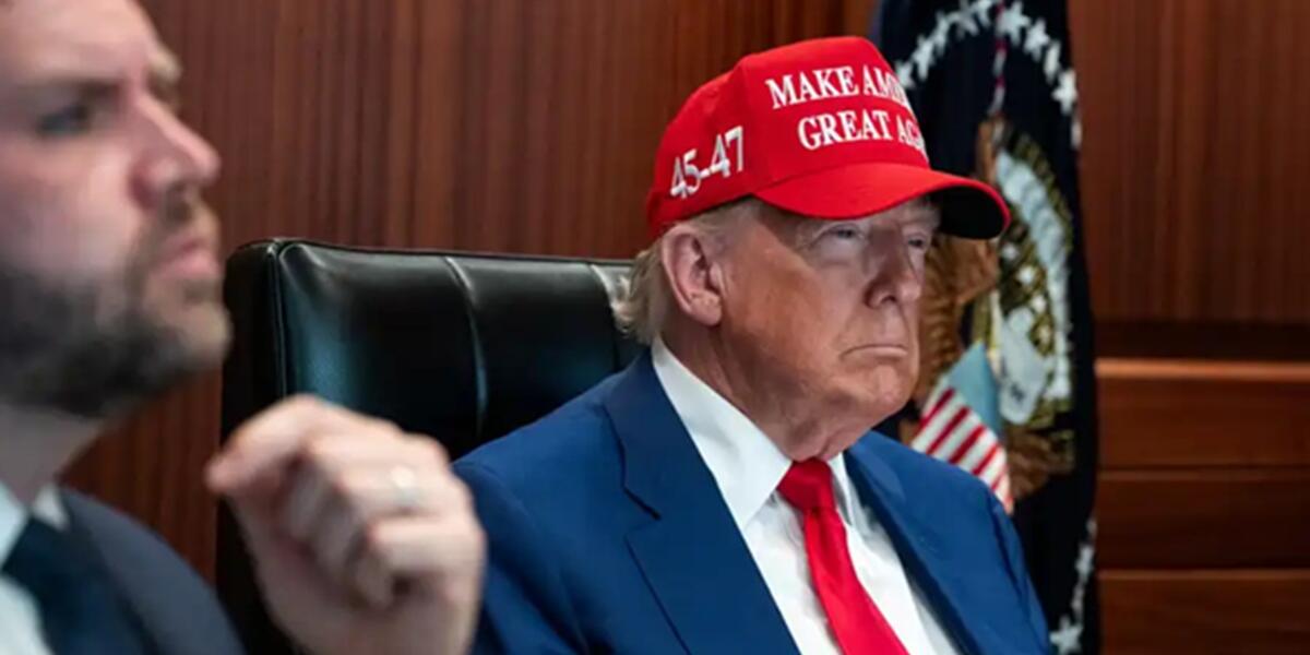 Donald Trump yn y situation room