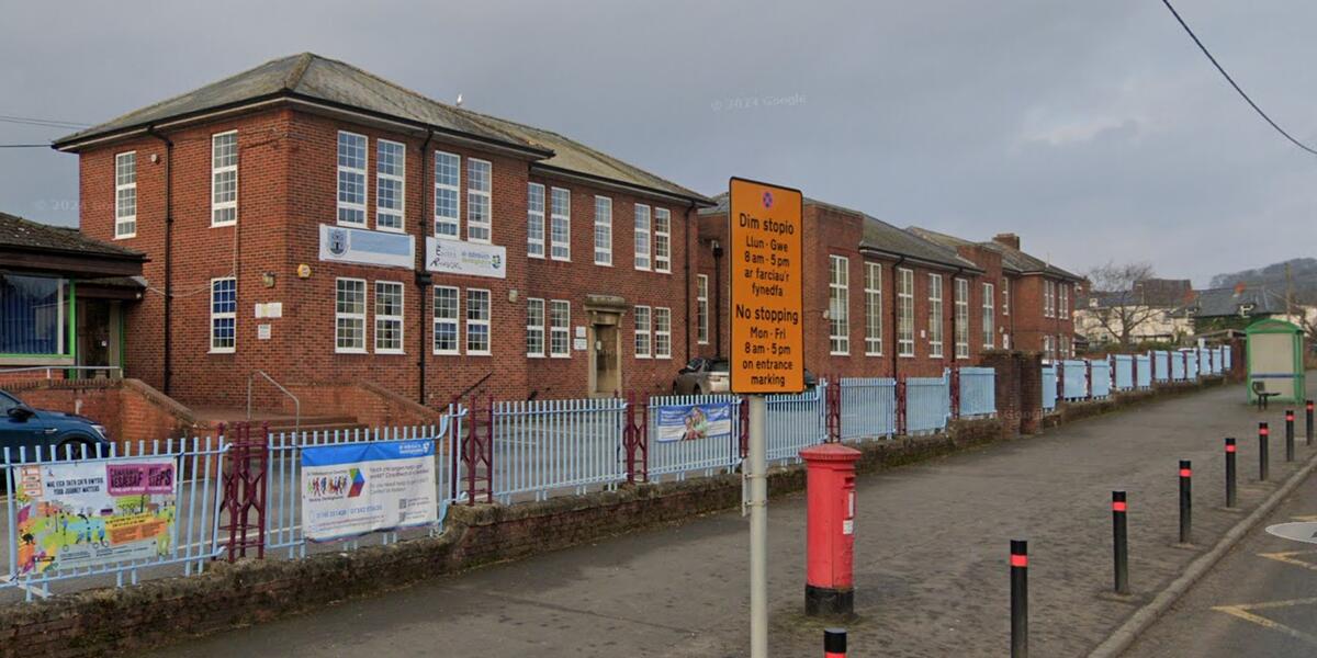 Ysgol Uwchradd Dinbych