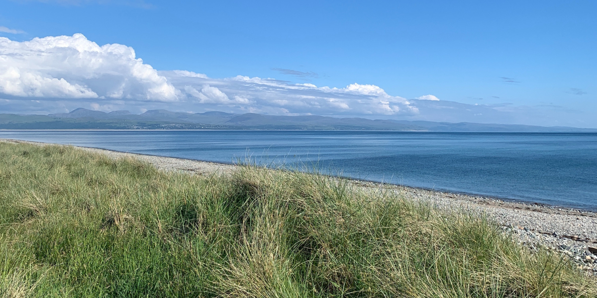 Traeth ger Llanystumdwy