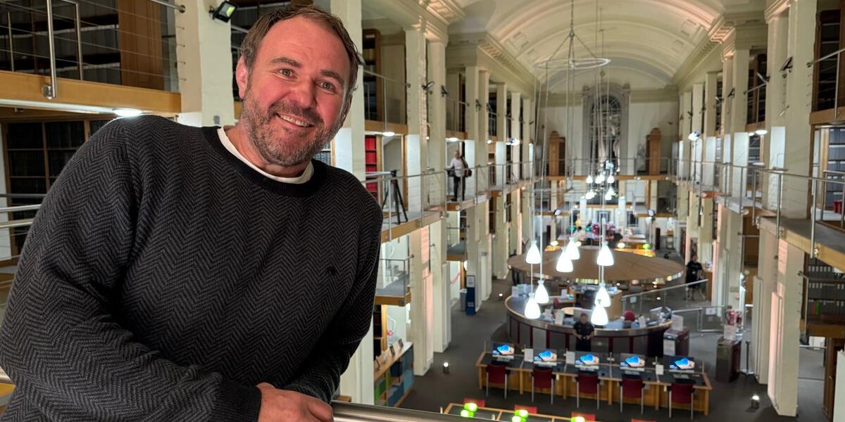 Scott Quinnell / Cyfrinachau'r Llyfrgell