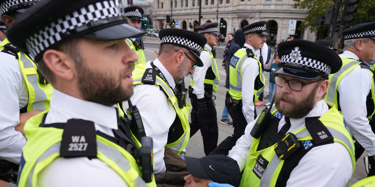 Heddlu yn arestio pobl mewn protest o blaid Palesteina yn Llundain