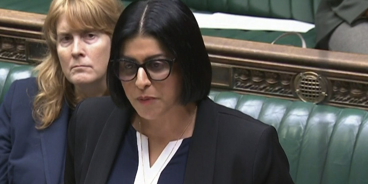 Yr Ysgrifennydd Cartref Shabana Mahmood