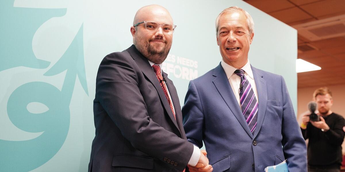 Llyr Powell a Nigel Farage