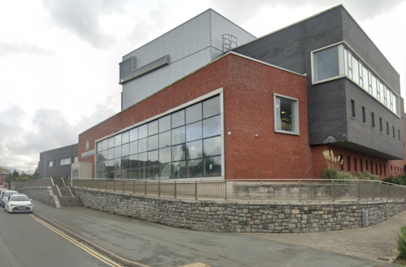 llys ynadon caernarfon