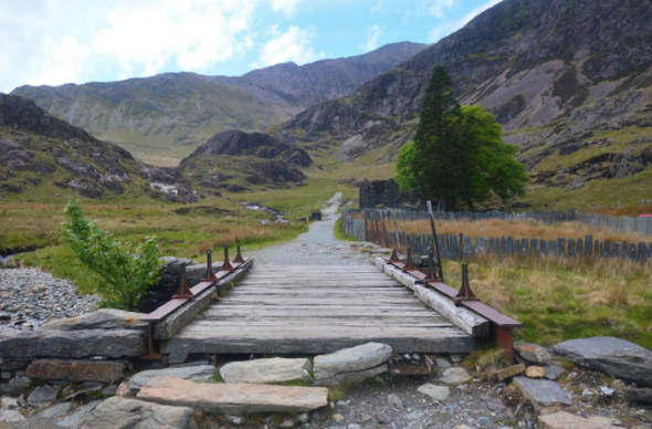 Llwybr Watkin tuag at Nant Gwynant