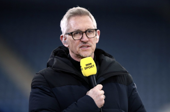 Gary Lineker yn cyflwyno ar y BBC