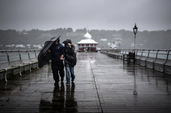 Glaw - Pier Bangor