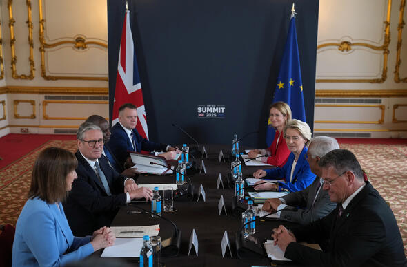 Cytundeb rhwng y DU a&#039;r UE