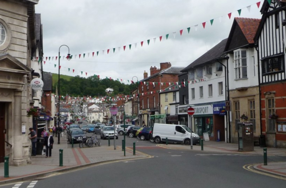 Stryd Lydan y Drenewydd
