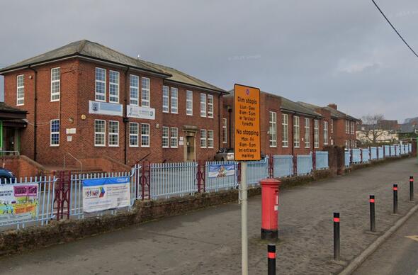 Ysgol Uwchradd Dinbych