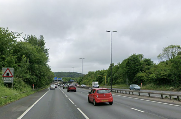 M4 Cyffordd 25 i&#039;r dwyrain