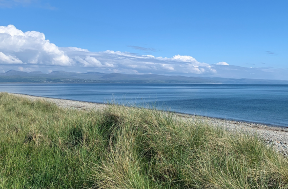 Traeth ger Llanystumdwy