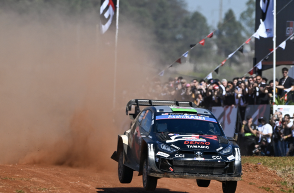 Elfyn Evans ar Rali Paraguay