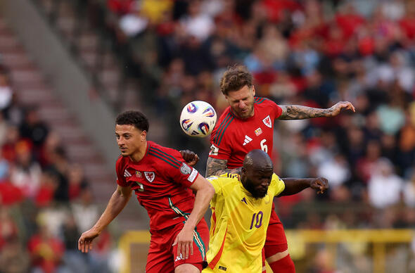 Ethan Ampadu a Joe Rodon