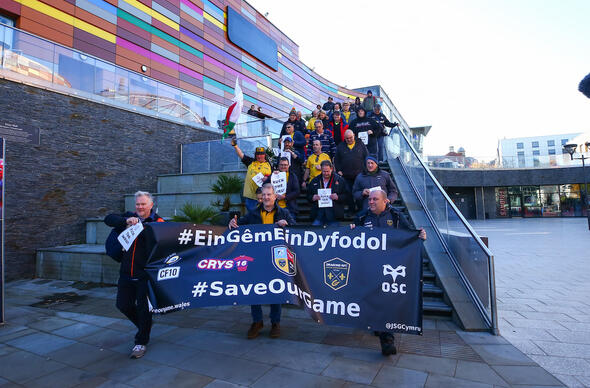 Gorymdaith y Gweilch a&#039;r Dreigiau