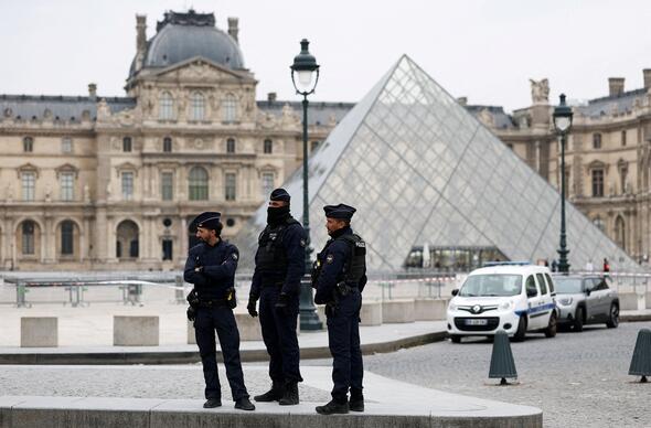 Lladrad y Louvre